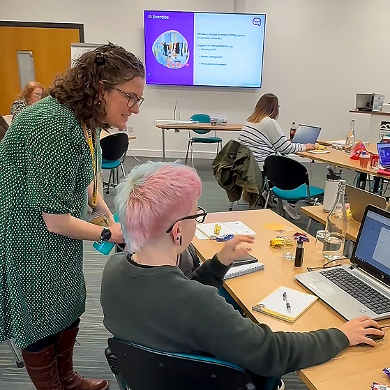 Hannah Edwards of HeyYou Digital delivers SEO classroom session